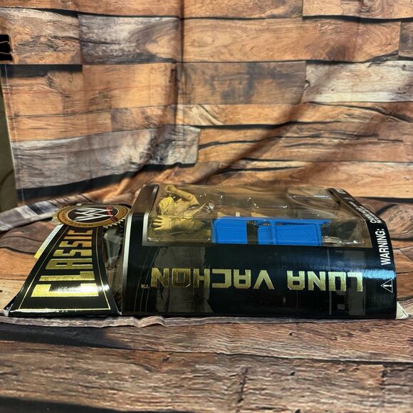 Luna Vachon WWE Classic Superstars S 13 Jakks Pacific Wrestling Action Figure - Picture 7 of 7